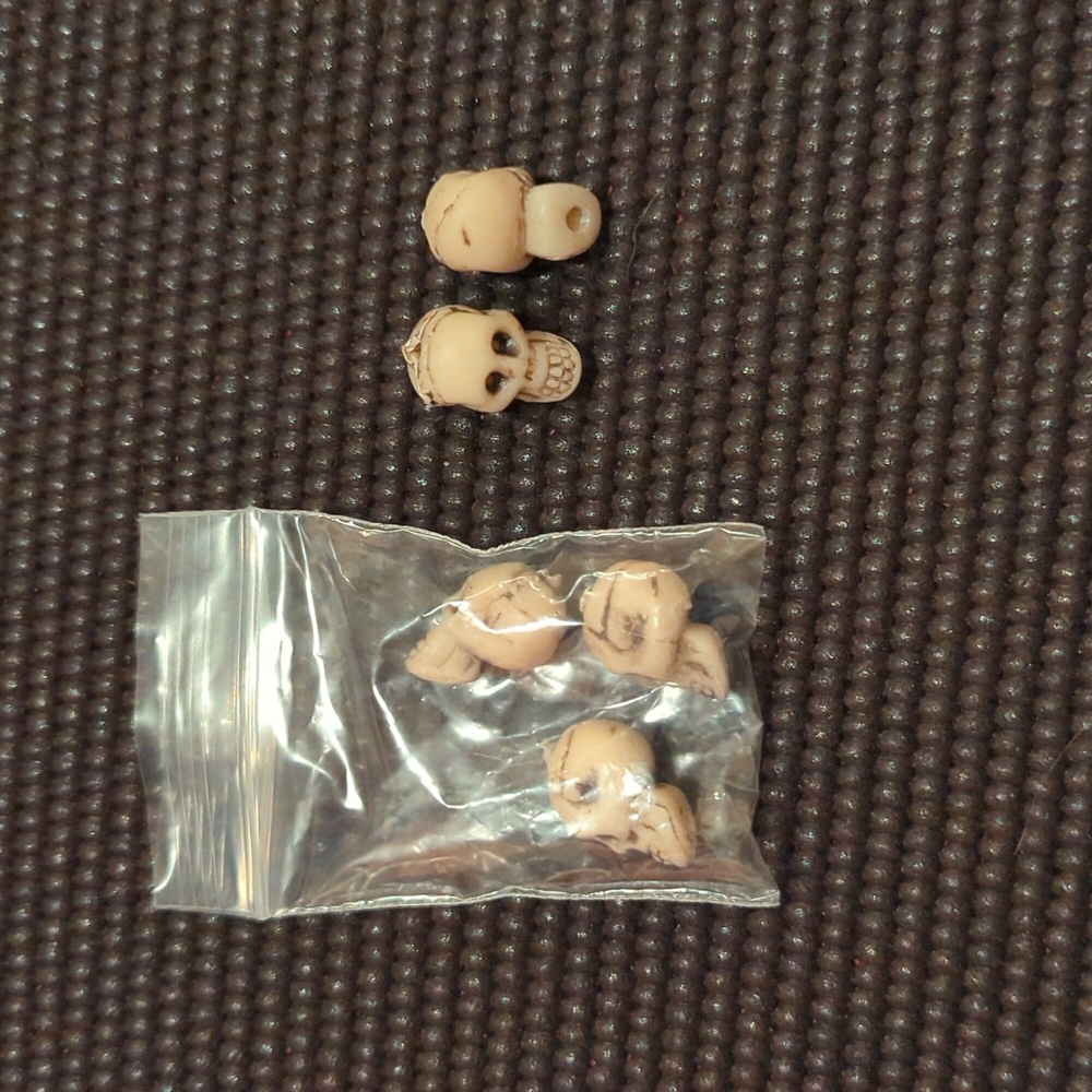 🎃 5x skull beads